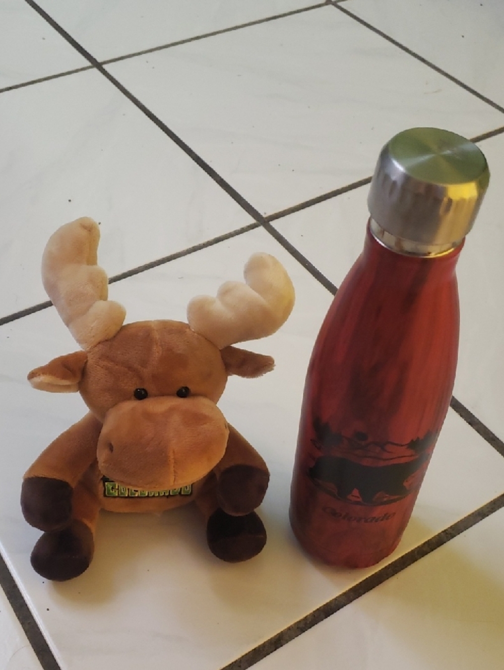Like new unique "Colorado" red stainless steel Insulated Bottle Moose Plush (2)